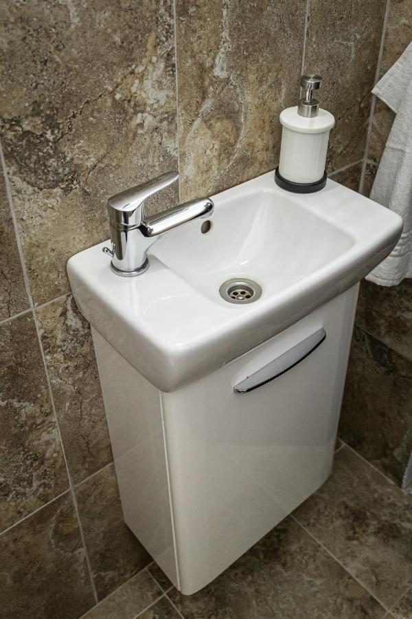 Petroşani Villa Wild מראה חיצוני תמונה